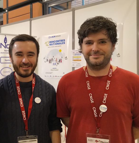 Photo de deux des membres du syndicat REAGJIR (dont le Président, Raphaël Dachicourt), présent au CNEG aux côtés de Présence médicale 64