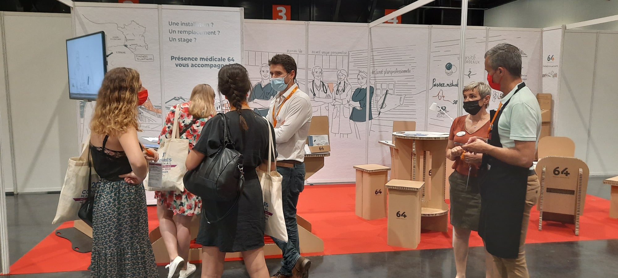 Photo de Présence médicale 64 en compagnie des internes au congrès national des généralistes enseignants 2021 à Bordeaux