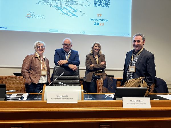 Photo des membres de Présence médicale 64 ayant animé la soirée d'accueil des internes : Conseil départemental et ARS côte à côte 